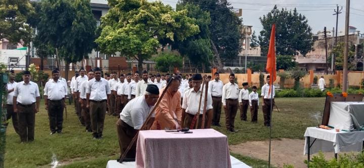 Volunteers celebrated the centenary of Vijayadashami.