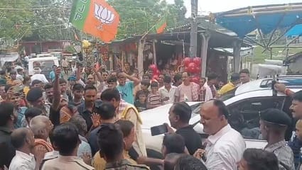 Vaishali Bihar News : woman stopped the Union Minister nityanand rai midway due BJP MLA and filed a complaint
