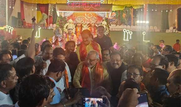 The throne was taken out with great pomp... Bharat Milap will take place today