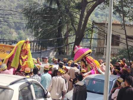 Bagan's deities Ajaypal and Shela reached the police station