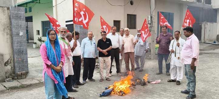 Effigy of US President burnt