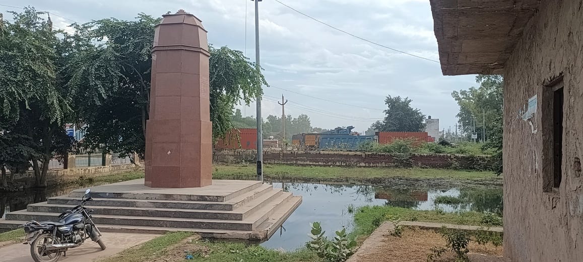 Despite spending Rs 4 crore annually, Shaheedi Park remains filthy.