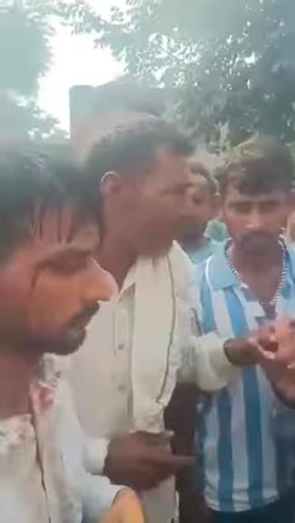 While queuing for DAP, a policeman hit a young man with a baton, enraging farmers