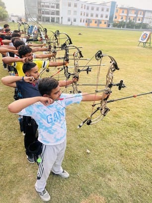 Yash Dewan first in compound men's category