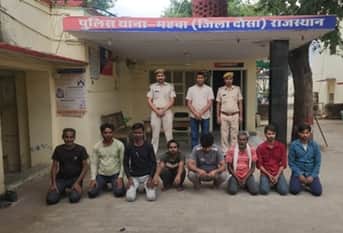 पुलिस की गिरफ्त में आरोपी