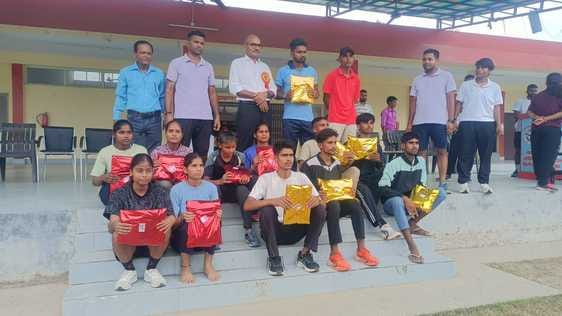 Pushpend and Situ won the race competition.