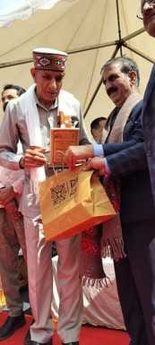 Senior Citizens' Assembly Bilaspur's General Secretary Mastram Verma was honored.