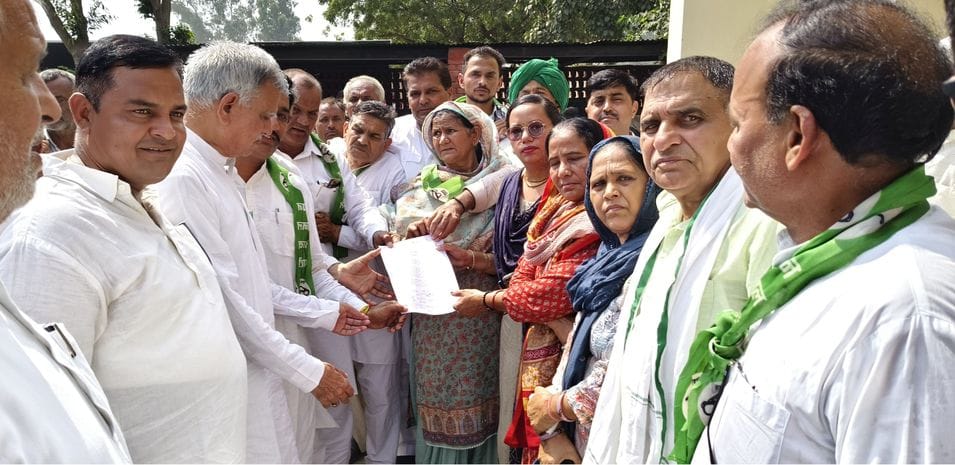INLD protests against looting of farmers in the name of moisture