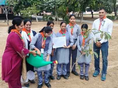 Told students about the importance of nature conservation