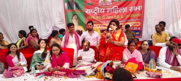 Asha Bahus and Anganwadi members narrated their problems to the MP.