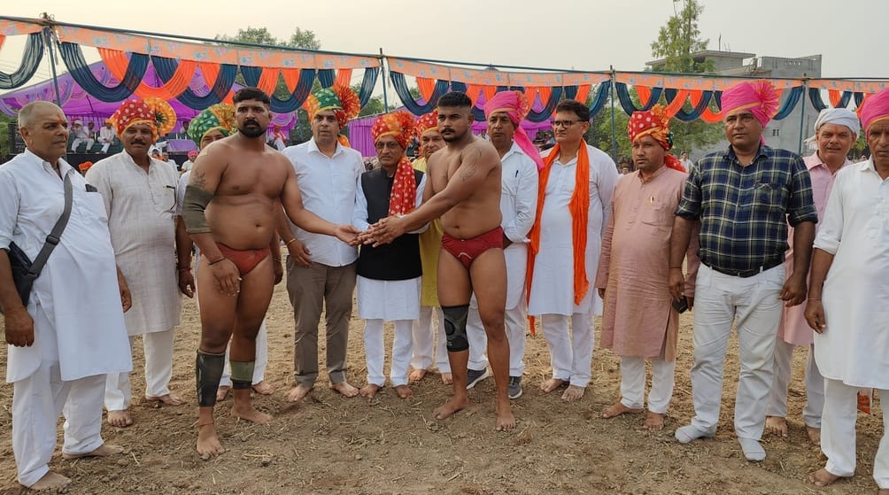 Wrestler Captain Kalyana defeated Jassa Rani Majra in the wrestling match.