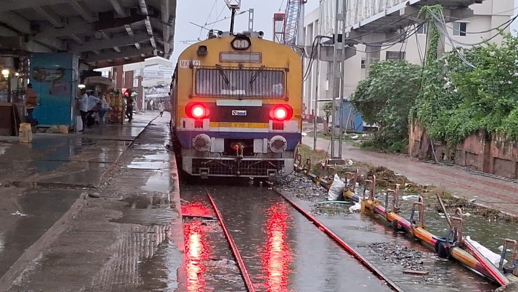 Rain woes roads submerged in Kolkata IMD issues alerts for several states including Maharashtra Weather News