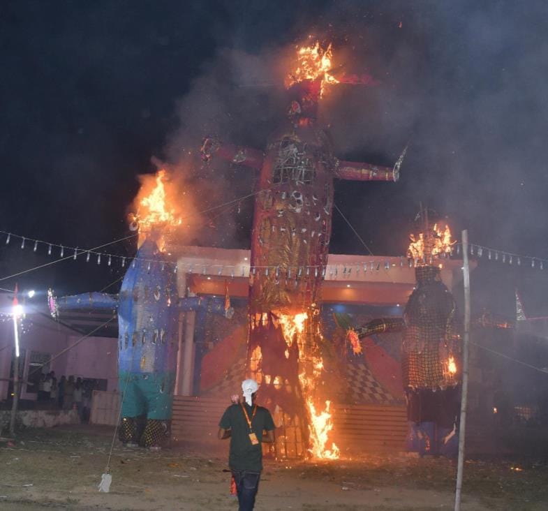 Ravana's effigy burned to ashes as soon as it was hit by an arrow.
