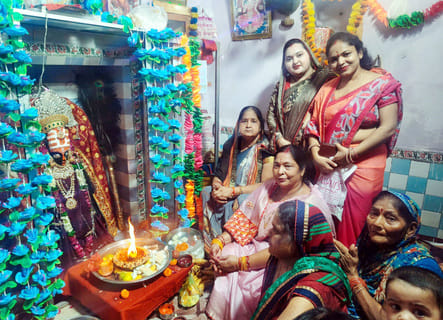 A grand Chowki of Mata Rani was organised in Bilsi.