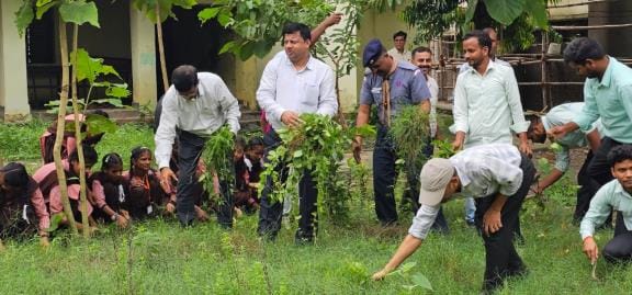 Resolved to adopt Bapu's message of truth and non-violence
