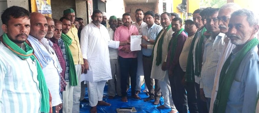Farmers submitted a memorandum regarding their problems.