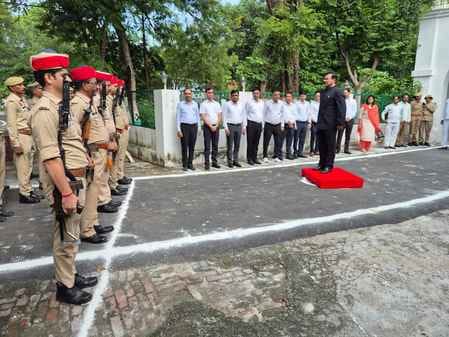 Following Gandhiji's ideals is the true tribute to him: DM