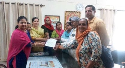 Demand for uniform allowance for mid-day meal workers
