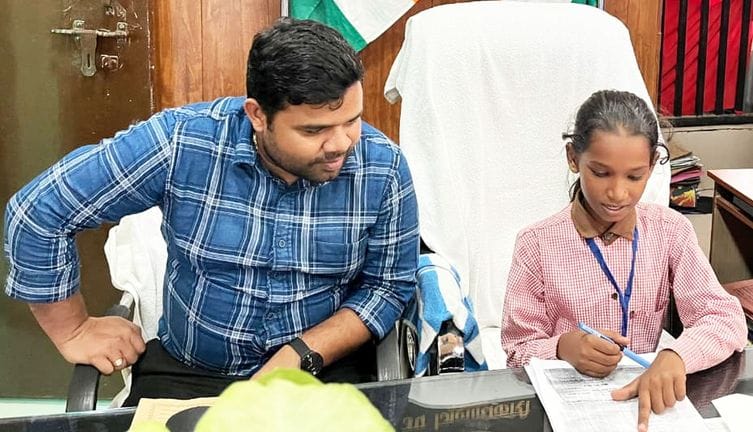 Jayshika became SDM for a day, took charge of administrative work