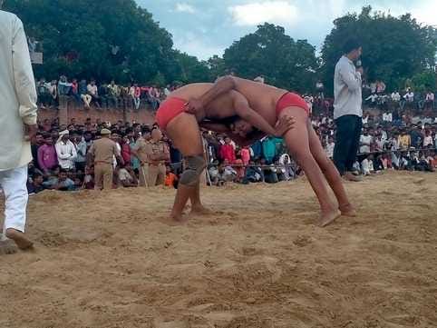 Wrestlers showcase their skills in the wrestling match