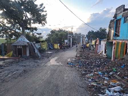 Houses demolished on Bandha Marg, protest against demolition of religious places