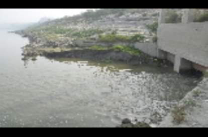 गंगा में जाता परमिया नाले का गंदा पानी 