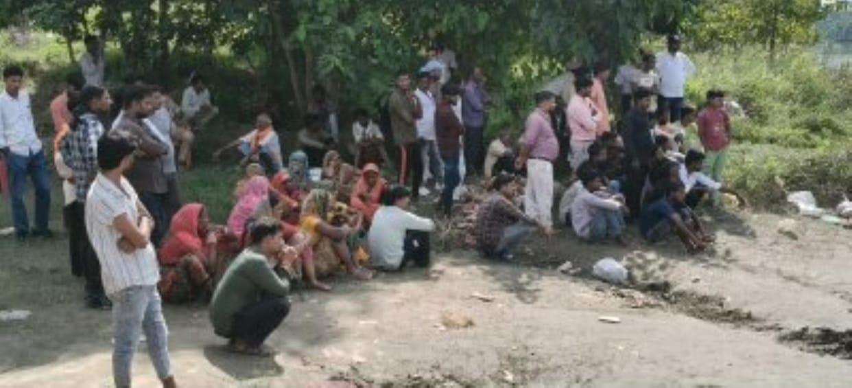 Youth drowns in Gomati during immersion, dies
