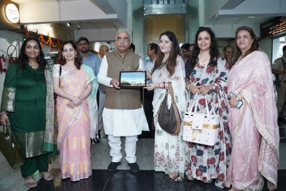 Amethi's Munj, Kannauj's fragrance, Awadhi silver shoes dominate the artisan fair