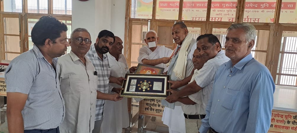 Safidon MLA Ramkumar Gautam took the blessings of Upendra Muni.