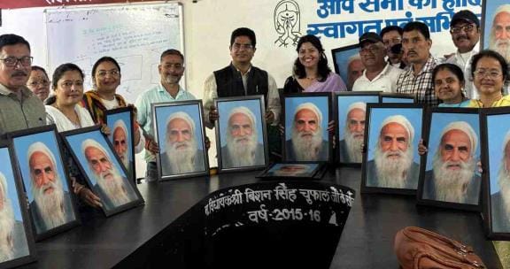 All schools in Kanalichhina and Didihat will have pictures of Uttarakhand's Gandhi, the late Indramani Badoni.