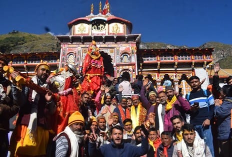 Kalika Devi visited Badrinath in the sanctum sanctorum.