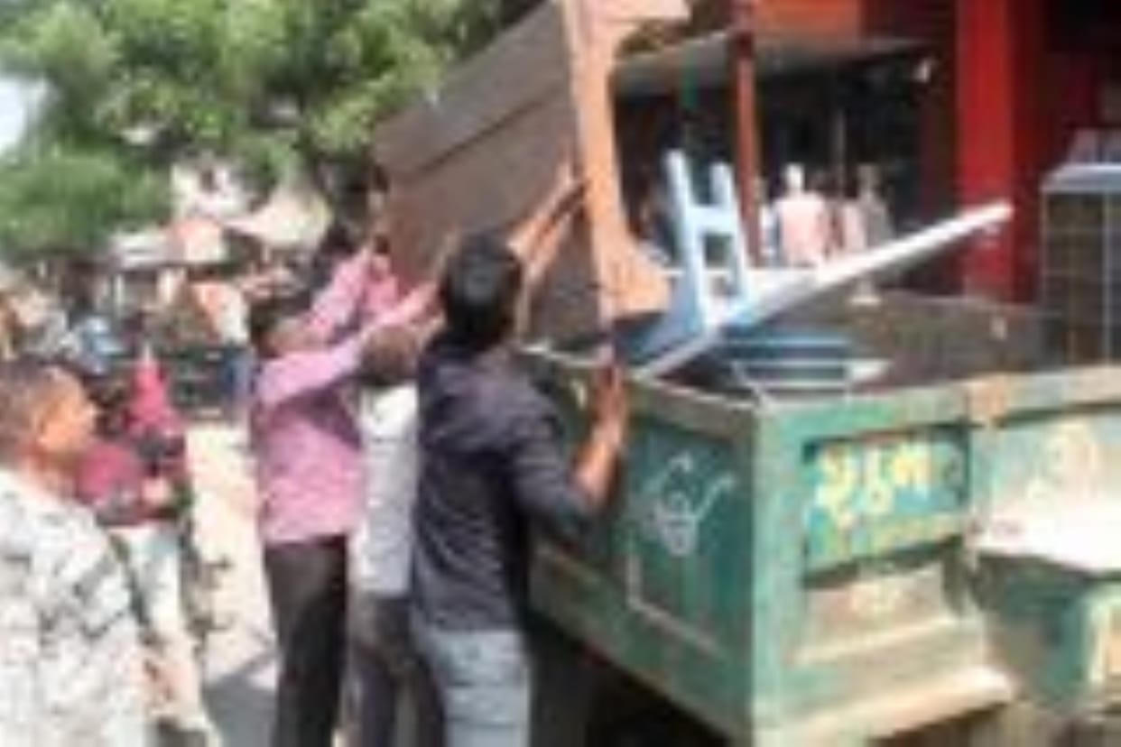 Corporation removed encroachments, vacated footpaths