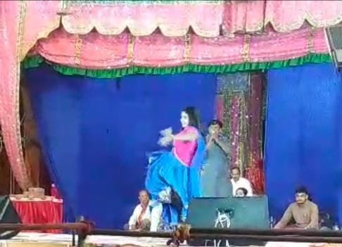 Danced on the stage of Ramlila, video goes viral