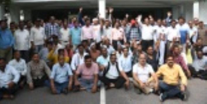 Sahara City employees protest demanding pending salaries