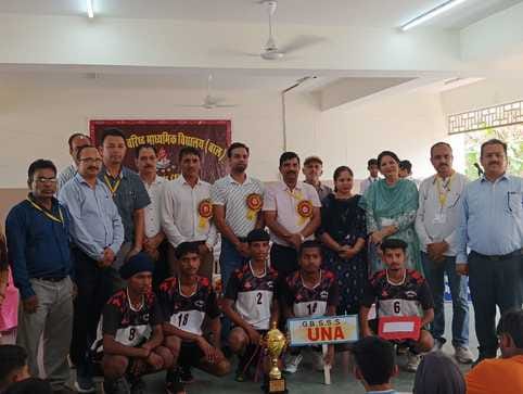 Una won in hockey and Dehlan School won in basketball.