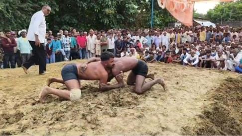 Om Prakash defeated Dhirendra in the wrestling match.