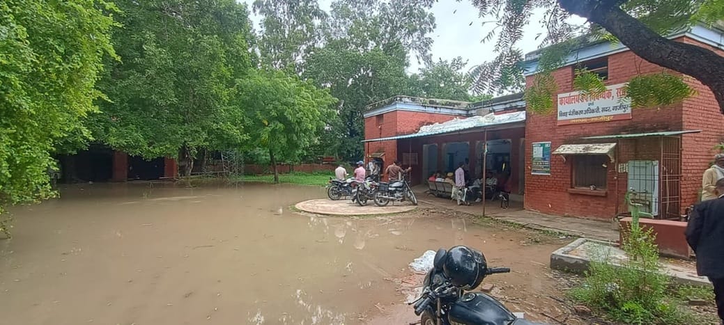 The district's electricity supply system was disrupted due to 24 hours of rain, with trees falling and poles falling.