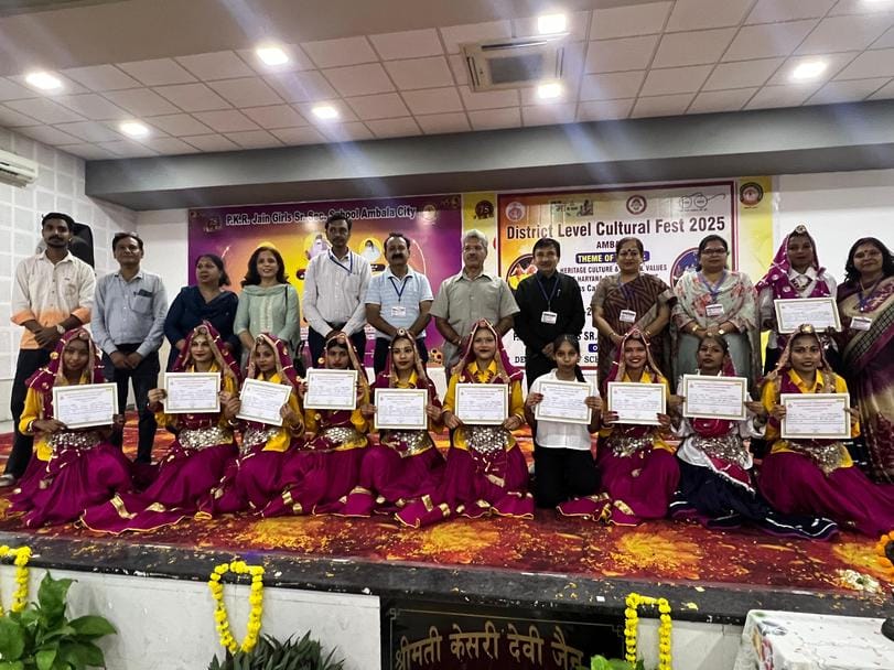 PM Shri Government Girls School Shahjahapur stood first in group dance