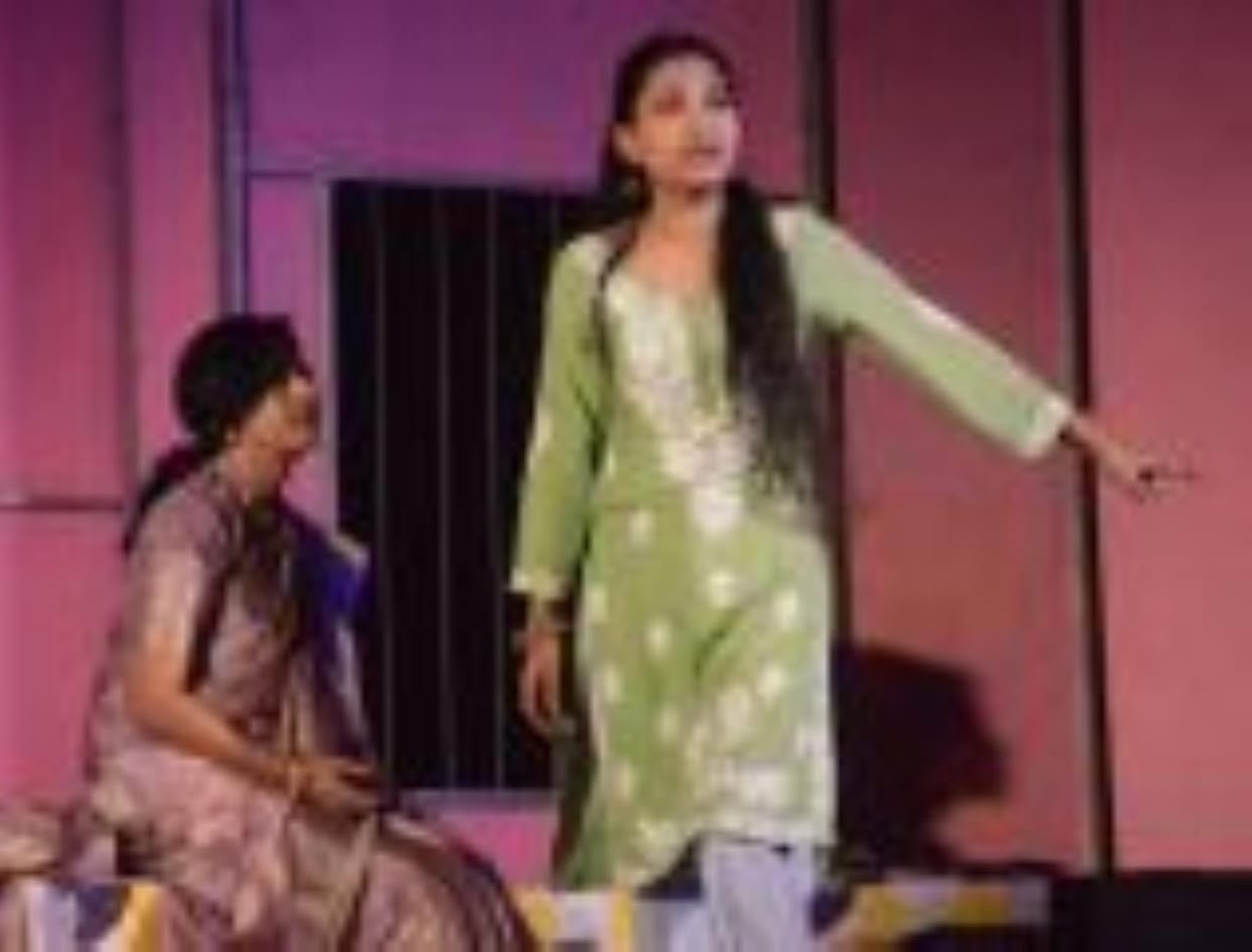 The play Koi Ek Raat depicts the story of the thinking and struggle of two generations.
