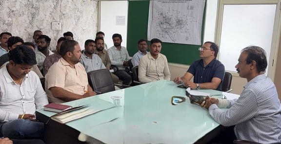 If goods are kept on the road, they will be confiscated: Anil