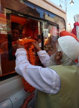 Gorakhpur News: Muslim community welcomed Gorakshapeethadhiswar
