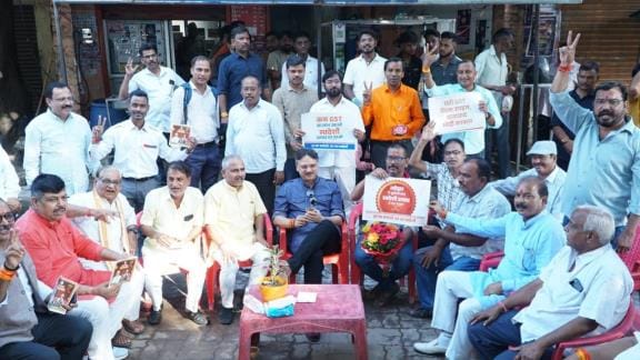 The MLA interacted with the traders by reaching out to them.