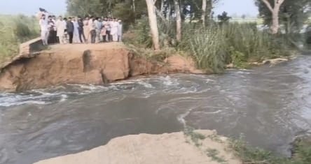Bhakra Canal embankment breaks, submerging 300 acres of crops.