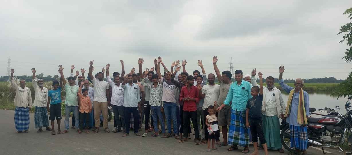 Demand for construction of railing on roadside pond