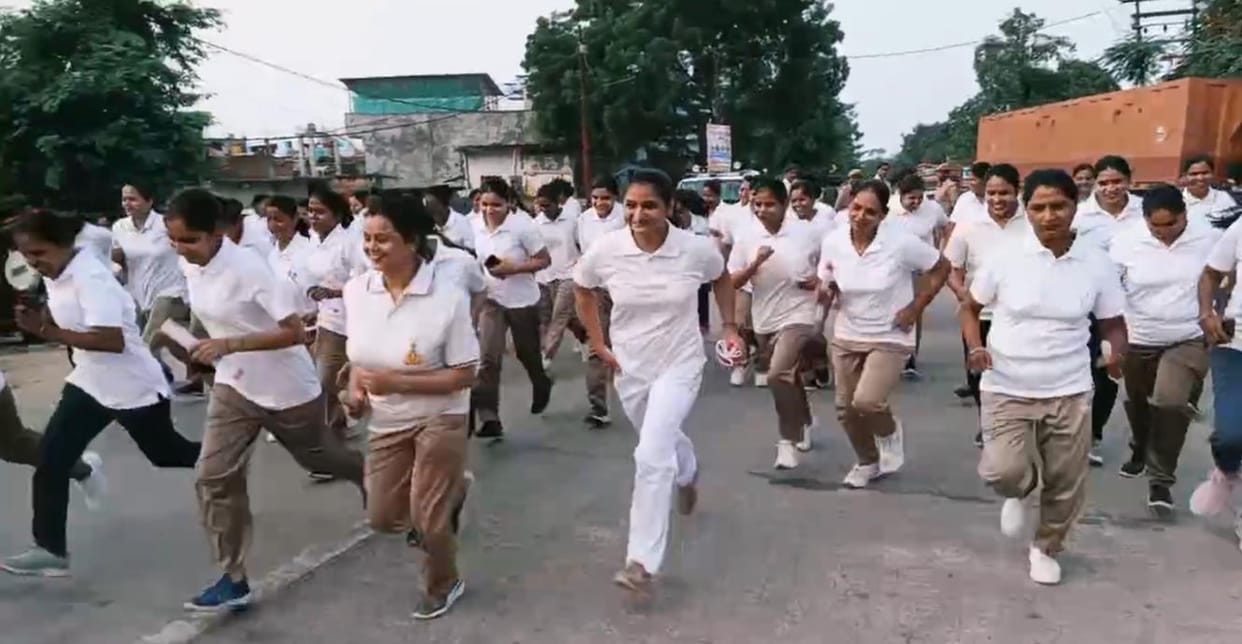Female constables left the inspector behind in the race.