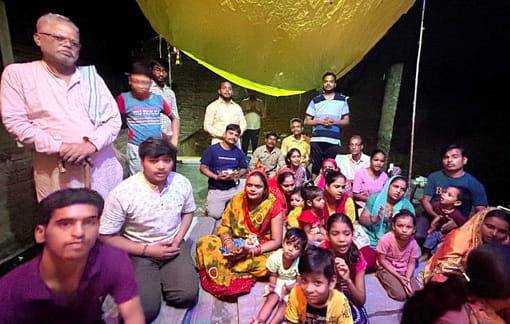 Shyam Sankirtan took place in Bilsi, devotees danced with great enthusiasm.