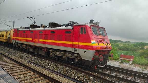 Agra Division Adopts USFD Tech for Safer Railway Tracks Detects Hidden Flaws Instantly