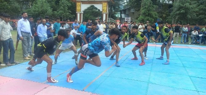 Saluni defeated Central Zone by two points in Kabaddi.