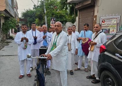 Praises of the Lord were sung in Harinam Sankirtan Prabhatpheri