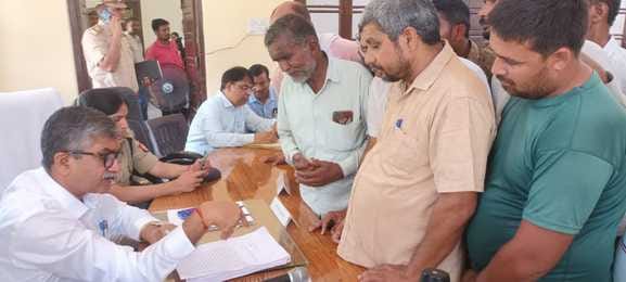 Opposition to land acquisition in Link Expressway, appeal to DM